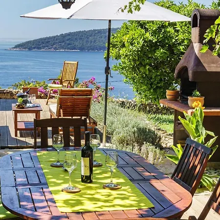 Karina - Unique Location With Jacuzzi Holiday home *